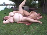 Fatty si užívá sex v parku